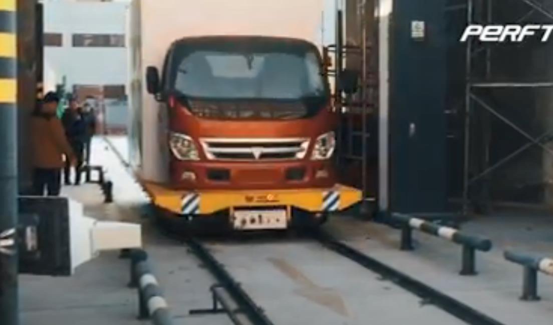 Low pressure rail transfer vehicle transport truck bed